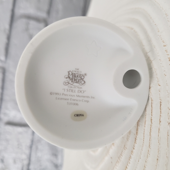 Enesco Precious Moments “I Still Do” 1993 Figurine 531006. - Picture 6 of 6